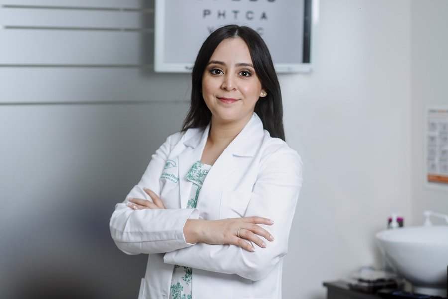 salud-visual-con-oftalmologa-en-queretaro